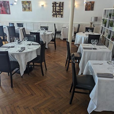 Logis Hotel Restaurant De La Poste Pontgibaud Exterior photo