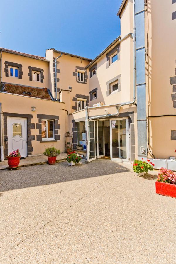 Logis Hotel Restaurant De La Poste Pontgibaud Exterior photo